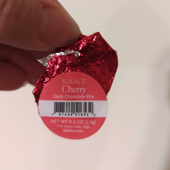 photo of Sjaak’s Organic Chocolates Cherry Dark Chocolate Heart shared by @regimack on  09 Jul 2023 - review