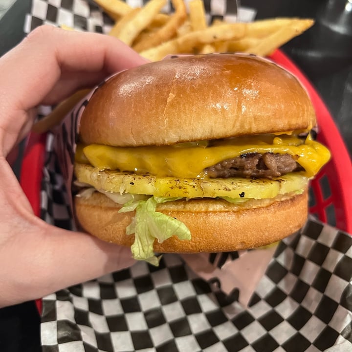 photo of Francis Cheeseburger In Paradise shared by @dianna on  07 Mar 2023 - review