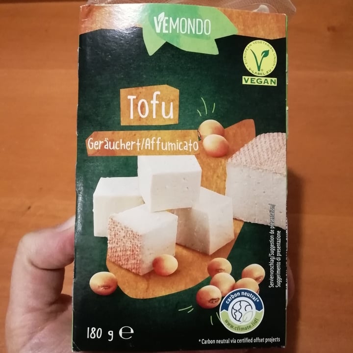 photo of Vemondo Tofu affumicato shared by @luciariggio on  27 Jan 2023 - review