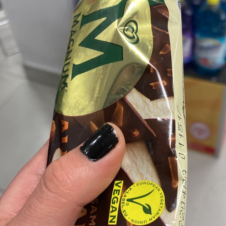 photo of Magnum Magnum Vegan Almond shared by @lorenahigueron on  14 Jan 2023 - review