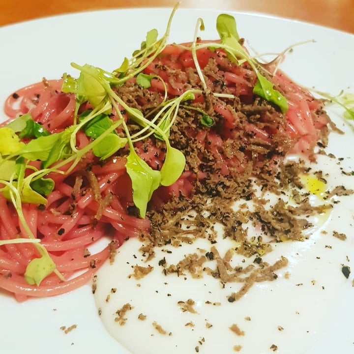 photo of Vis à vis Cucina & Eventi Spaghettone Alla Barbabietola E Tartufo shared by @aleseri on  02 May 2023 - review