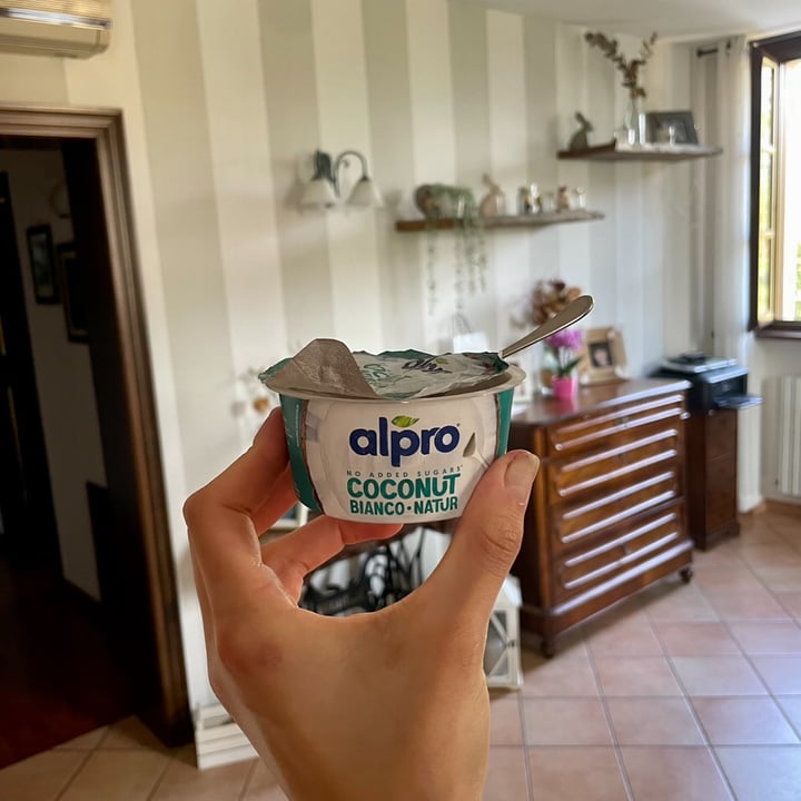 photo of Alpro alpro coconut yogurt shared by @elisatosi on  02 Jun 2023 - review