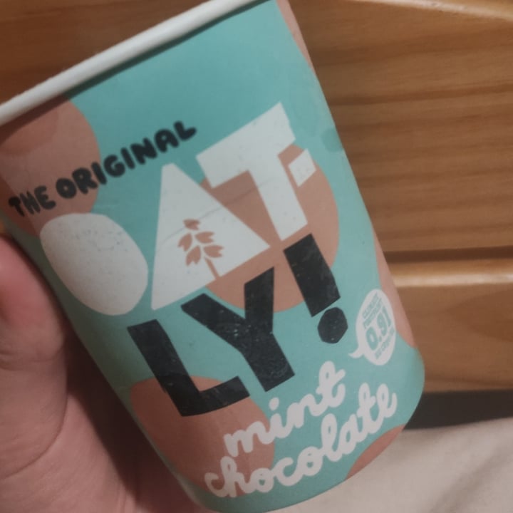 photo of Oatly Mint Chocolate Ice Cream shared by @jessbunn on  07 Apr 2023 - review