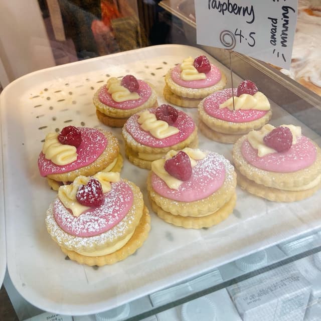 Photo of the dish “Lemon And Raspberry Empire Biscuit”