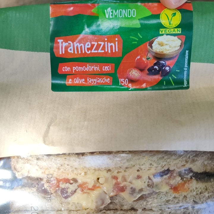 photo of Vemondo Tramezzini con pomodorini ceci e olive taggiasche shared by @giulyr98 on  28 Jul 2023 - review