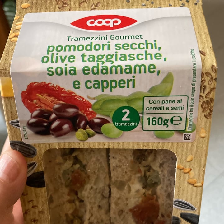 photo of Coop Tramezzini Gourmet, Pomodori Secchi, Olive Taggiasche, Soia Edamame e Capperi shared by @giuliacantamessi on  27 Mar 2023 - review