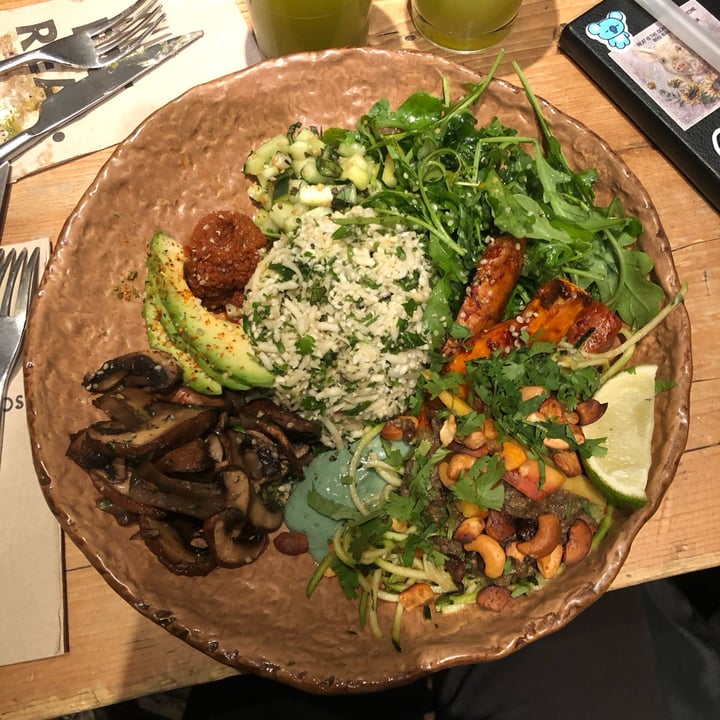 photo of Honest Greens Plaça Catalunya Wild Mediterranean shared by @3l33o on  23 May 2023 - review