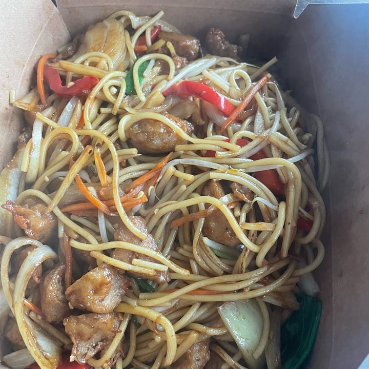 photo of V Revolution Chicken Lo Mein shared by @dinaaa on  15 Jun 2023 - review