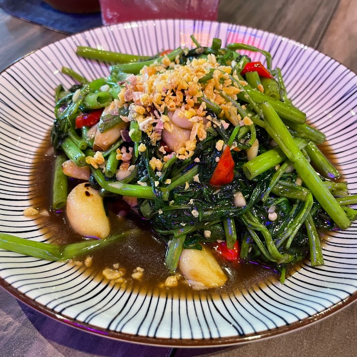 photo of Suk's Thai Kitchen Thai style stir-fried kang kong shared by @moomoo on  02 Apr 2023 - review