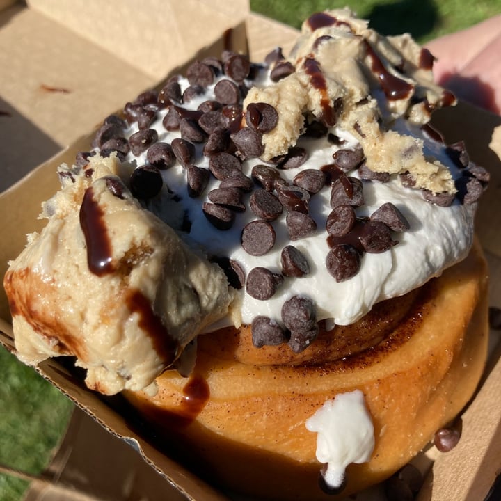 photo of Cinnaholic Cinnamon rolls shared by @cosmicgoddess on  22 Dec 2022 - review
