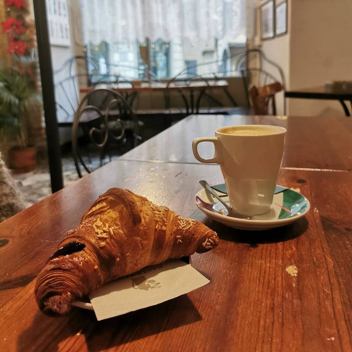photo of Perry Croissant Ai Frutti Rossi shared by @posataverde on  05 Jan 2023 - review