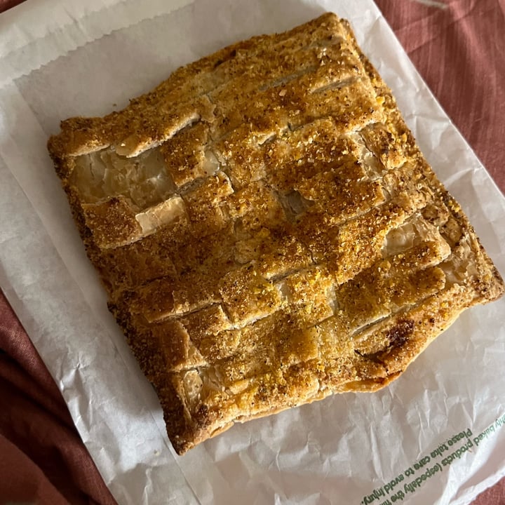 photo of Greggs vegan mexican chicken free bake shared by @catcookx on  27 Apr 2023 - review