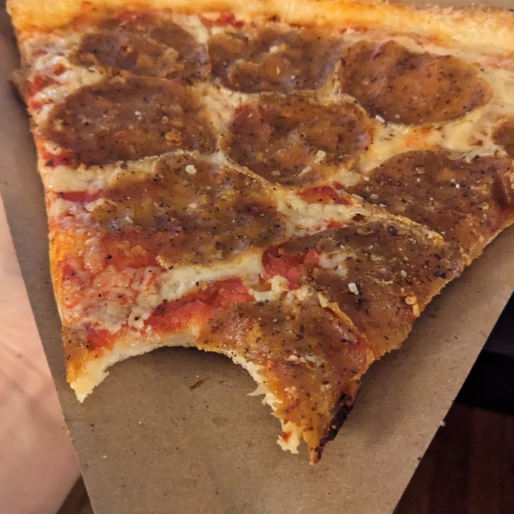 photo of Rise Above Pizza & Wings Pepperoni Pizza shared by @rcrw88 on  16 Apr 2023 - review