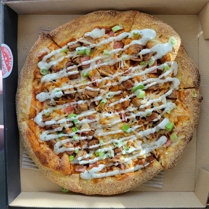 photo of Bizza Vegan Buffalo Chicken Pizza shared by @organicjoe on  07 Jul 2023 - review