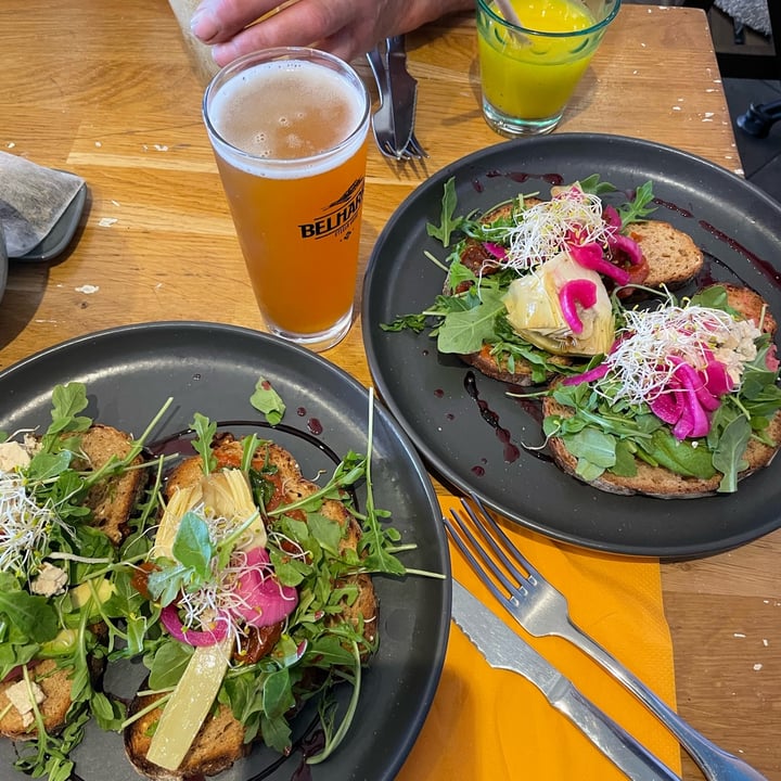 photo of Horizon Brunch toast avo and pesto ross’toast shared by @v-gan on  14 Jul 2023 - review