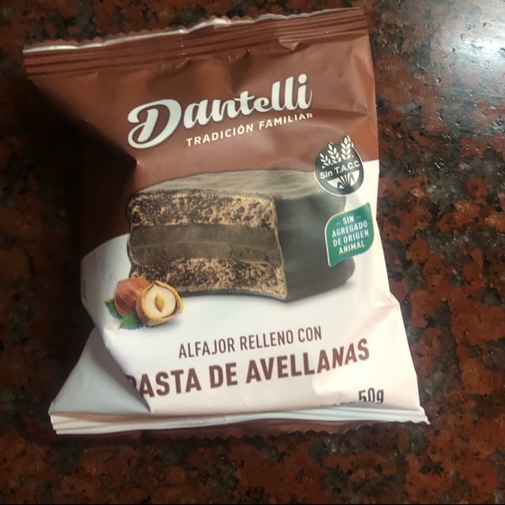 photo of dantelli Alfajor de chocolate relleno con pasta de Avellanas shared by @catabuffarini on  15 Jan 2023 - review
