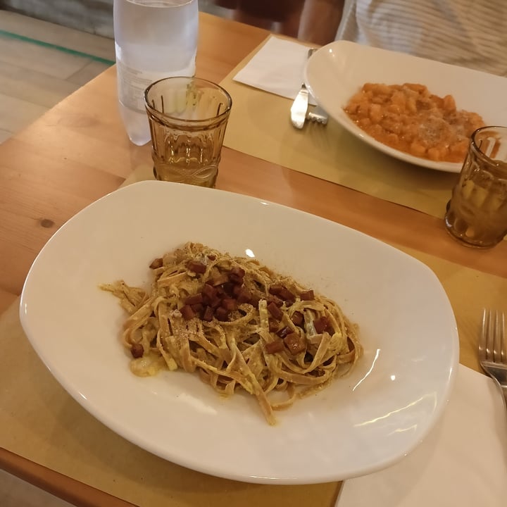 photo of Bottega Vegana Carbonara vegana shared by @mibuttogiulia on  10 Aug 2023 - review