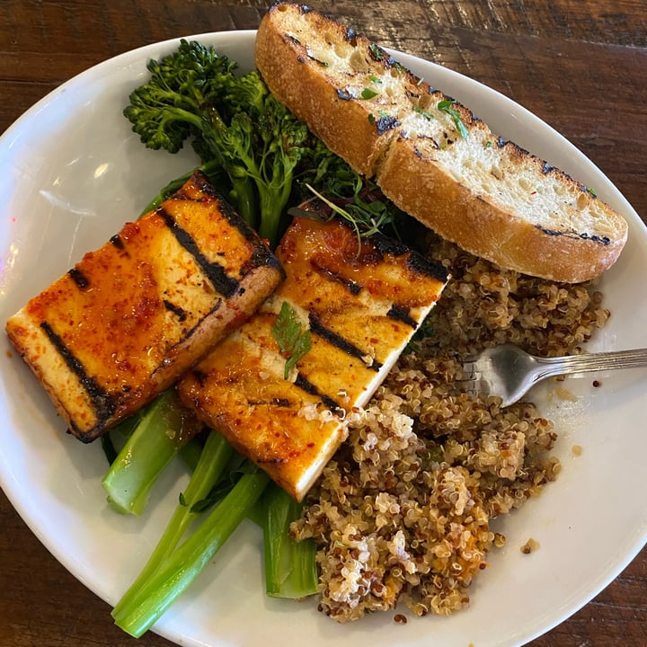 photo of Urban Plates Chili Glazed Grilled Tofu Bowl shared by @bailythompson on  26 Jun 2023 - review