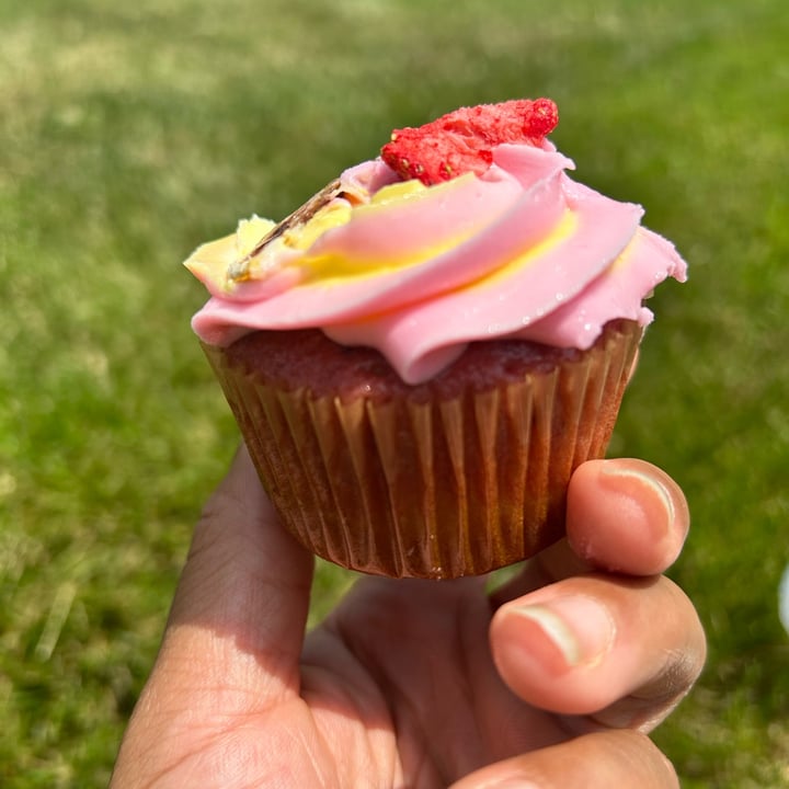 photo of Zephie’s Cakes & Desserts Vegan Strawberry Lemon Cupcake shared by @thethriftyplant on  23 Jul 2023 - review