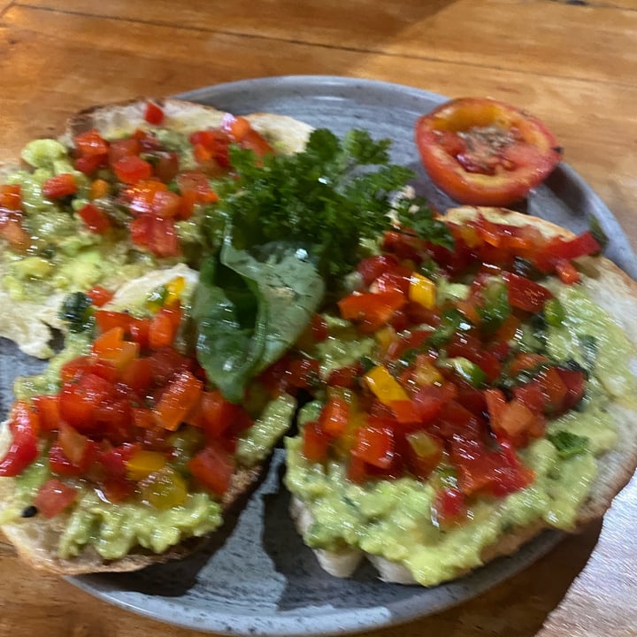 photo of Slice And Brew Tomato Avocado Bruschetta shared by @theveganduck on  25 Jul 2023 - review