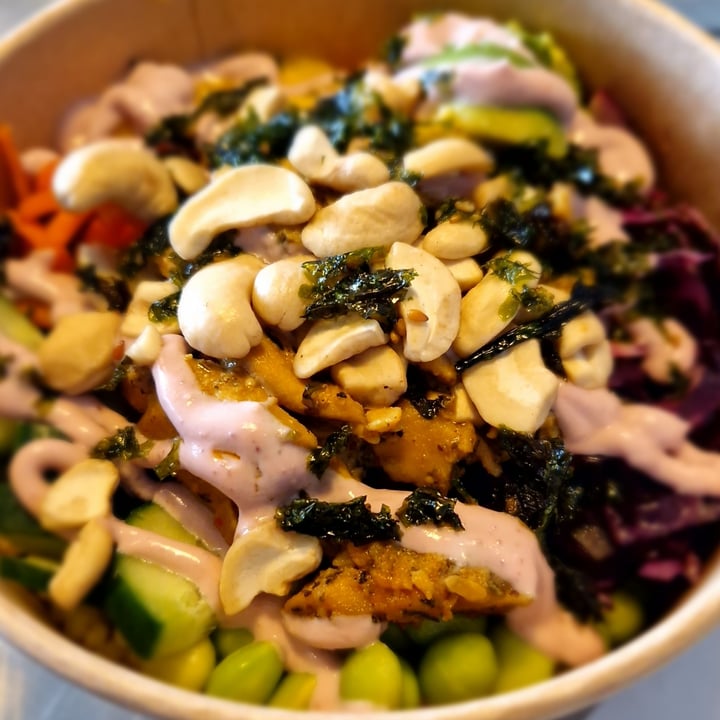 photo of Superfood Deli Vegan Chicken Poke Bowl shared by @vanpanda on  12 Mar 2023 - review