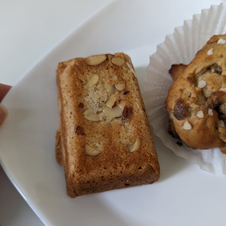 photo of Carina's Bakery Almond Cake shared by @regimack on  31 May 2023 - review