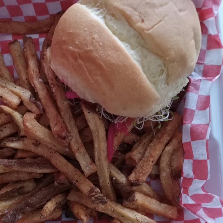 photo of The Nook and Cannery Still Not Quite DT Burger (Vegan Version) shared by @roseycheeks on  14 Mar 2023 - review