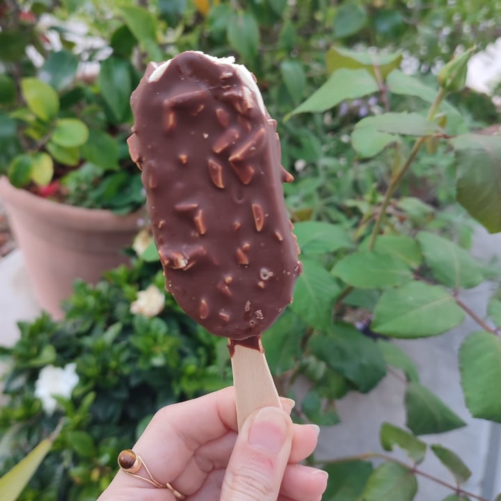 photo of Vemondo gelato ricoperto con mandorle shared by @ellak on  05 May 2023 - review