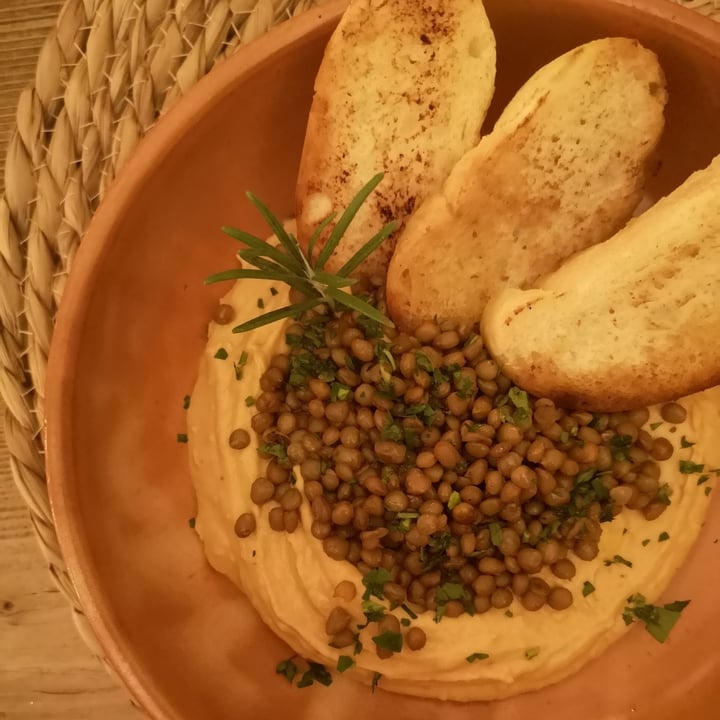 photo of Osteria La STEzionetta Hummus con lenticchie e pane tostato shared by @vmarangoni1709 on  06 Jan 2023 - review