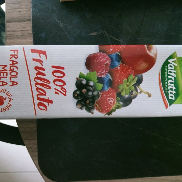 photo of Valfrutta 100% frullato fragola, mela, ribes, mirtillo shared by @coletta4644 on  20 May 2023 - review