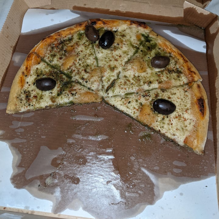 photo of Mi FAMiLiA Pizza De Muzza Con Pesto shared by @garbanz0 on  24 Jan 2023 - review