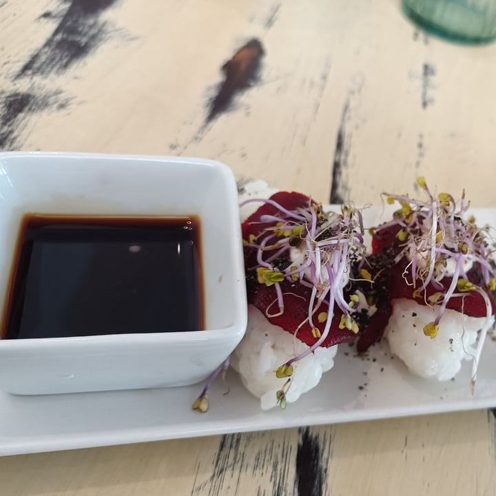 photo of La Mujer de Verde - Restaurante vegano y vegetariano sushi shared by @saragomz on  21 May 2023 - review