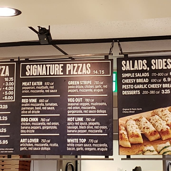 photo of Blaze Pizza Signature Pizza adapted to vegan... shared by @tercar88 on  31 Dec 2022 - review