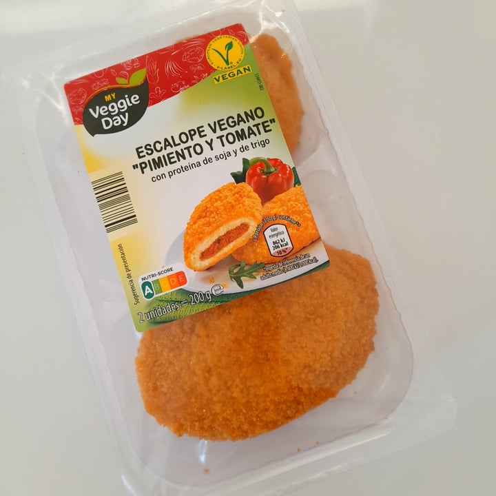 photo of My veggie day Escalope vegano "pimiento y tomate" shared by @danielgl on  25 Jun 2023 - review