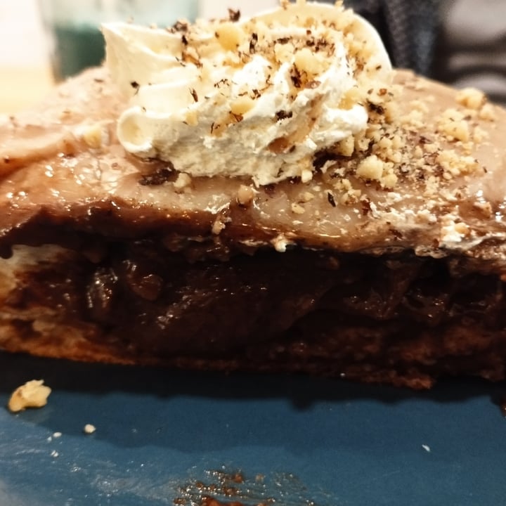 photo of Delish Vegan Doughnuts Ferrero Rocher shared by @lyn-v on  05 Apr 2023 - review