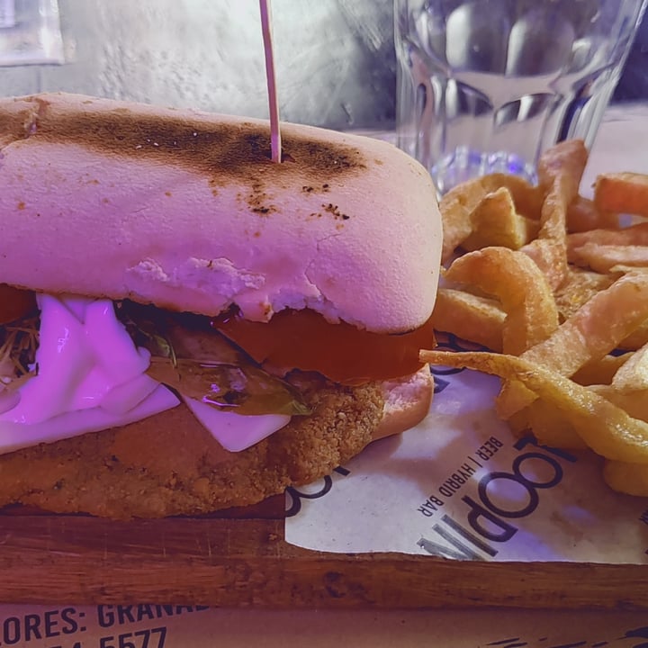 photo of Loopin Flores sandwich vegan shared by @fergielu on  05 Feb 2023 - review