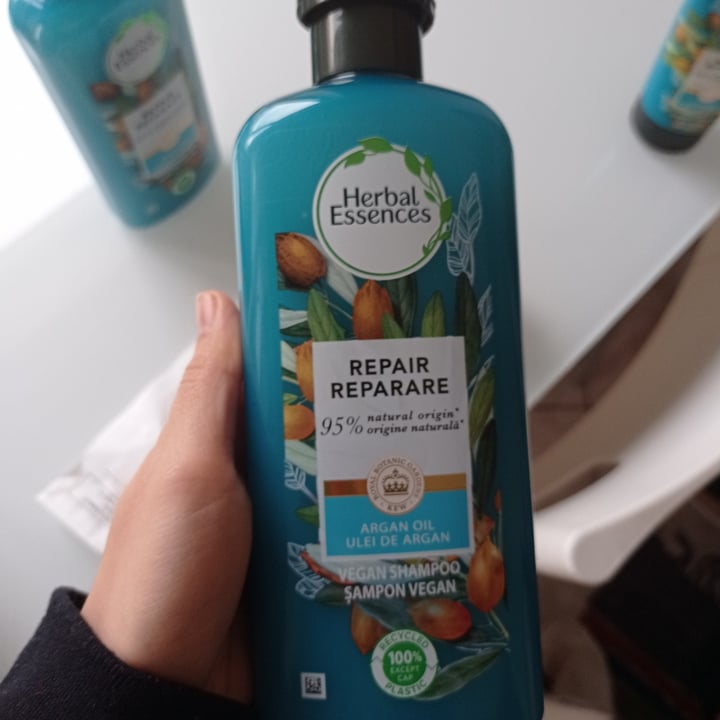 photo of Herbal Essences Bio Renew Repair Argan oil shared by @kallia on  18 Jan 2023 - review