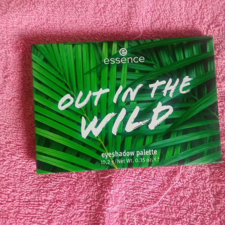 photo of Essence Cosmetics out in the wild paleta de sombras shared by @may86 on  07 Jan 2023 - review