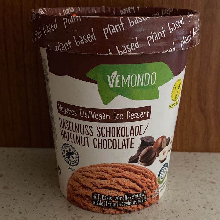 photo of Vemondo Hazelnut Chocolate Ice Dessert shared by @gigei on  07 Apr 2023 - review