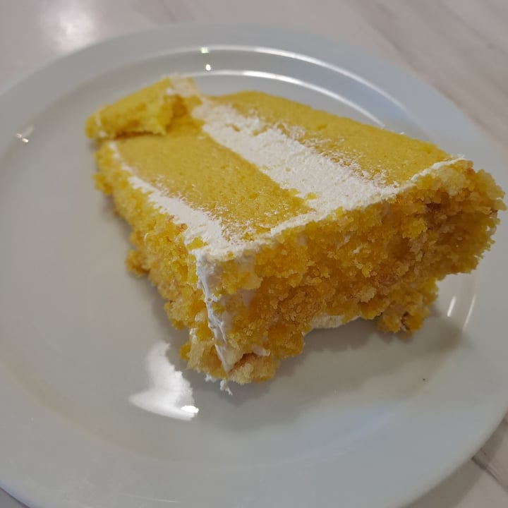 photo of 2Hearts Bakery torta minosa al limone shared by @vegantizi on  11 Mar 2023 - review