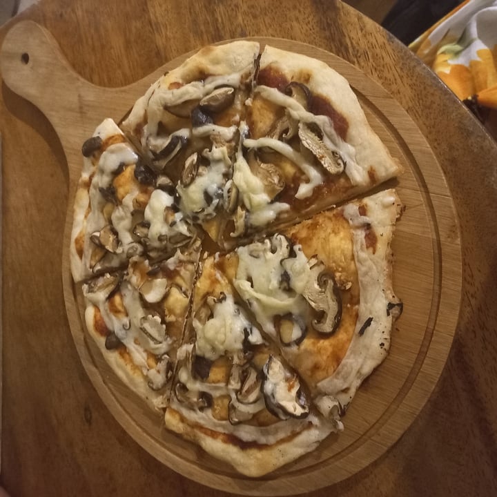 photo of Bong Bonlai Mushroom truffle oil pizza shared by @punilu on  19 Apr 2023 - review