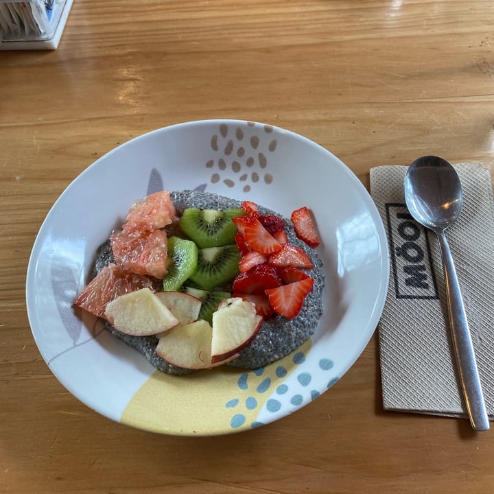 photo of MÖOI Bowl de chia pudding con frutas shared by @solcitochiarot on  06 Aug 2023 - review