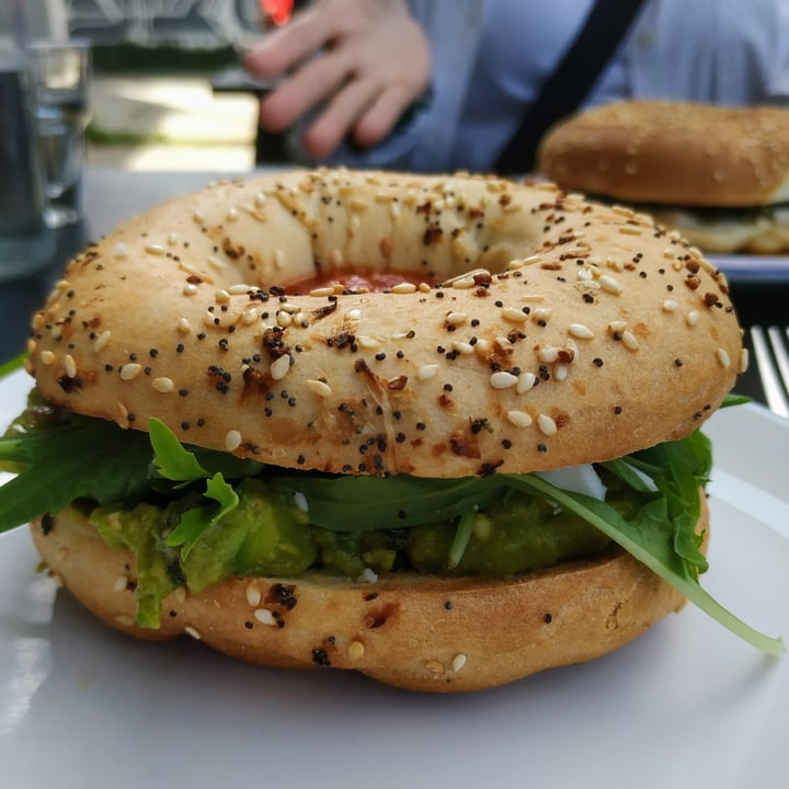 photo of Sable 1800 Avocado Bagel shared by @giraffe2020 on  20 Feb 2023 - review