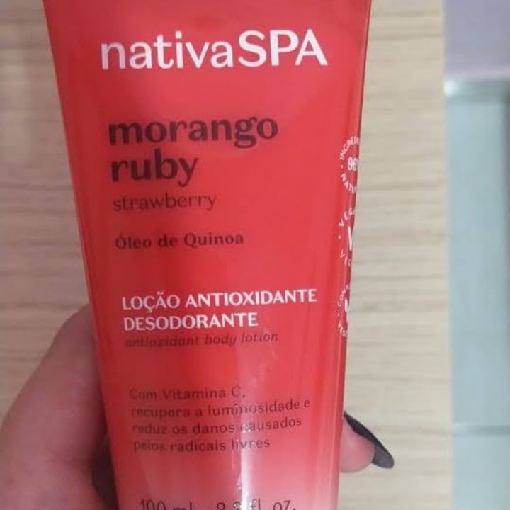 photo of O Boticário Loção antioxidante desodorante Morango Ruby shared by @marinanovossad on  28 Dec 2022 - review