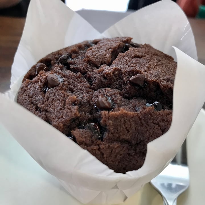 photo of nomVnom Bistro Chocolate Muffin shared by @ziggyradiobear on  05 Mar 2023 - review