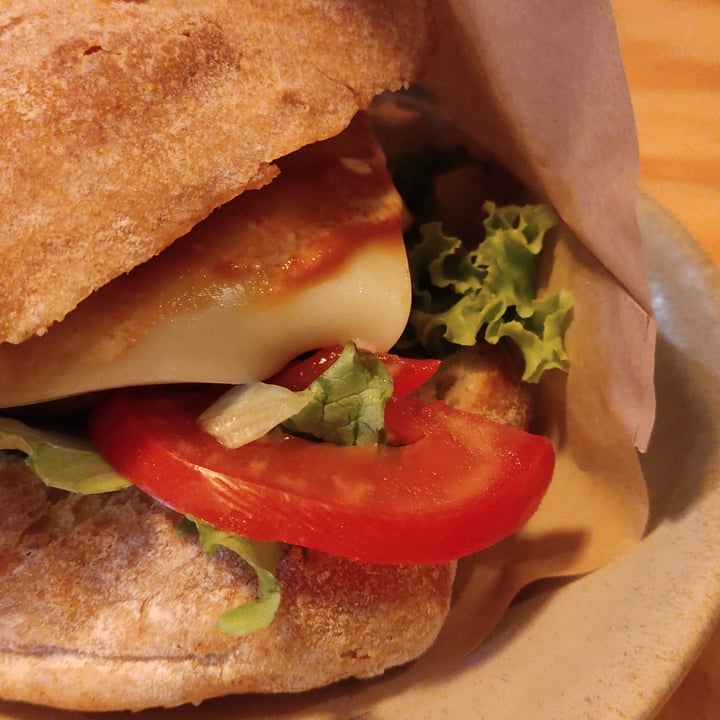 photo of Entre Pedras Café Bar Vegano Burger de frutos secos shared by @albinha on  09 Jul 2023 - review
