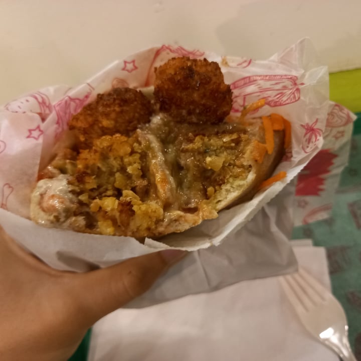 photo of Veggie Medio Oriente Falafel sandwich shared by @srtaveggie on  07 Apr 2023 - review