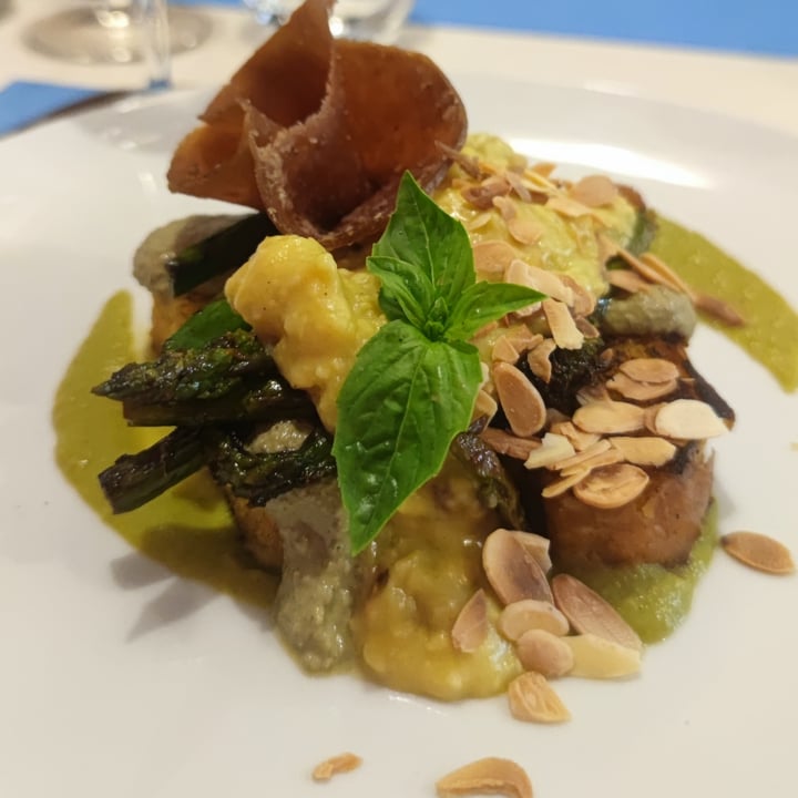 photo of Ristorante La Casina di Alice Pan brioche con tofu strapazzato, asparigi e affetato veg croccante shared by @itslara on  25 Jul 2023 - review