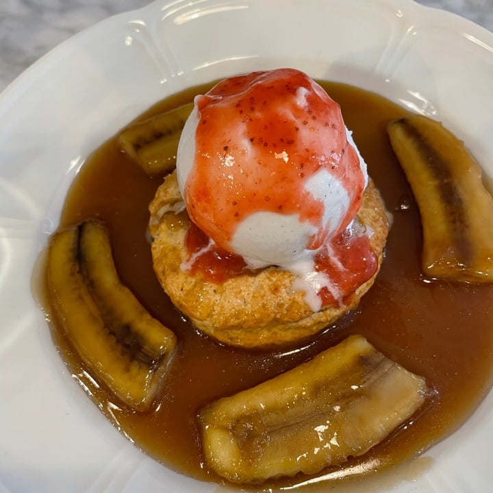 photo of Willow Vegan Bistro Bananas Foster Cake shared by @flirtingwithvegan on  15 Apr 2023 - review