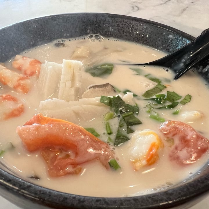 photo of Bangkok Jam Vegan Coconut Tom Yum Soup shared by @biapol on  02 Jun 2023 - review